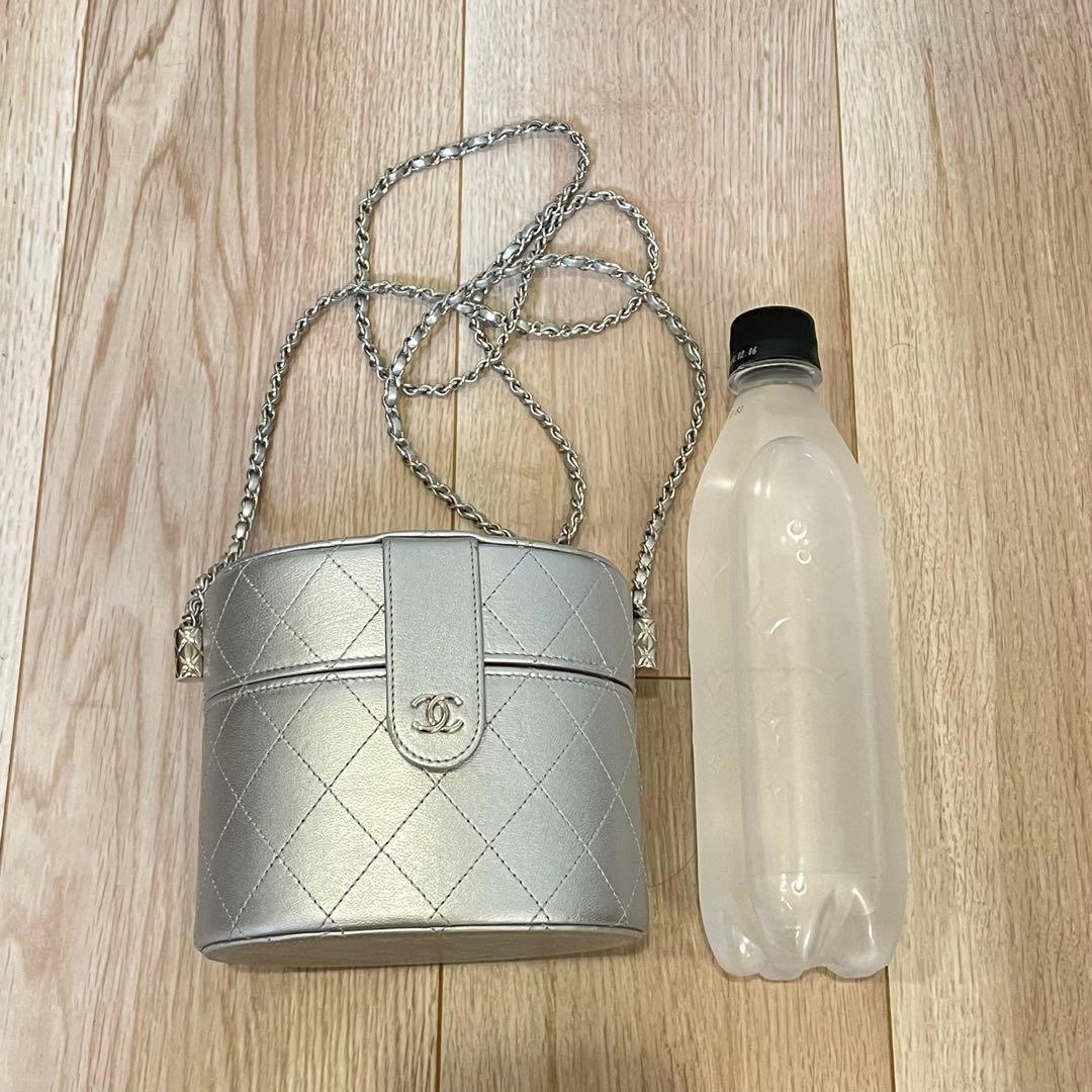 CHANEL バニティバック　シルバー