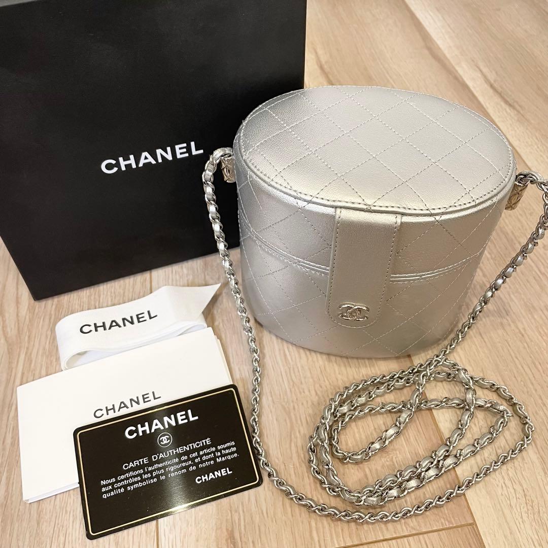 CHANEL バニティバック　シルバー
