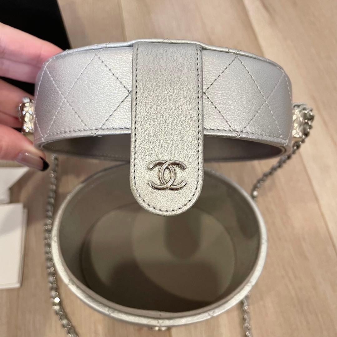 CHANEL バニティバック　シルバー
