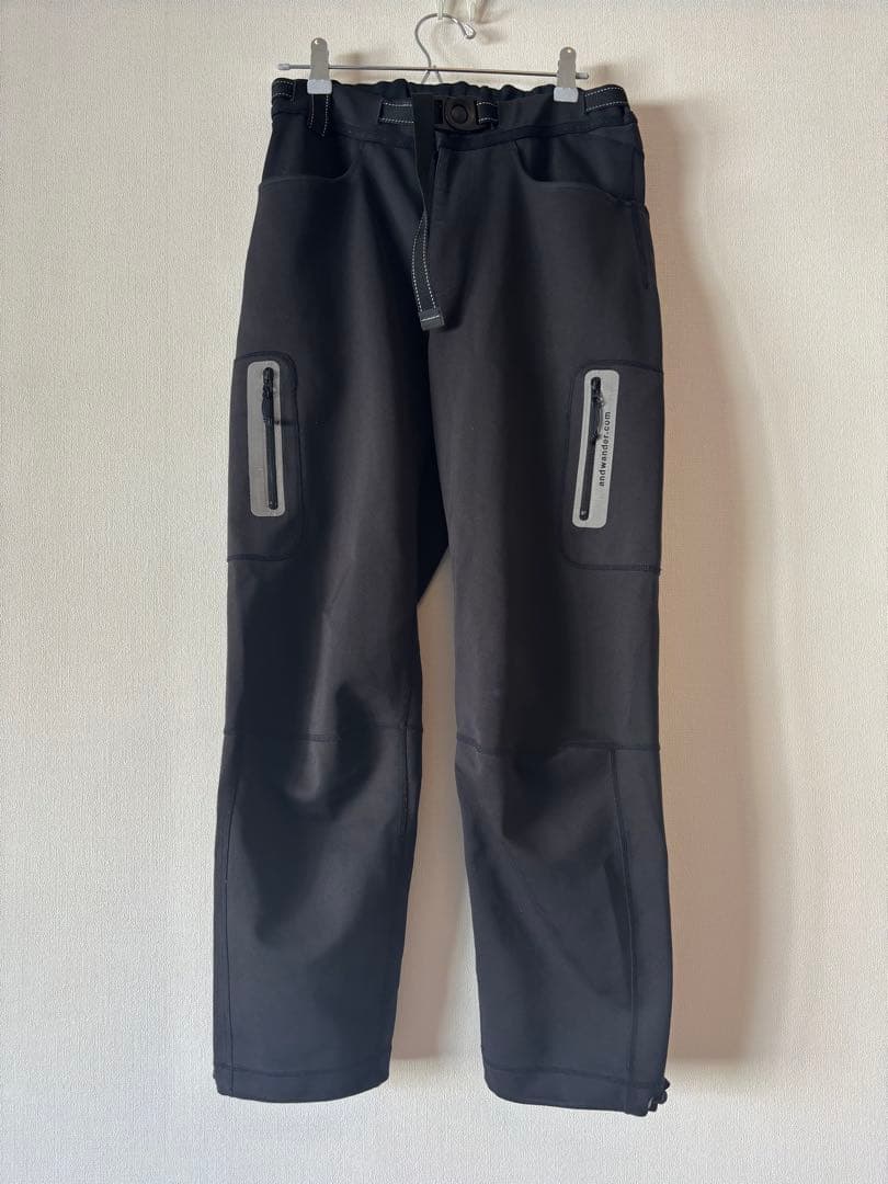 アンドワンダー ストレッチシェルパンツ