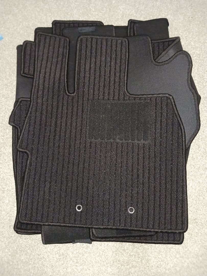 デリカD5　フロアマット　新品未開封(写真掲載一時開封)　黒