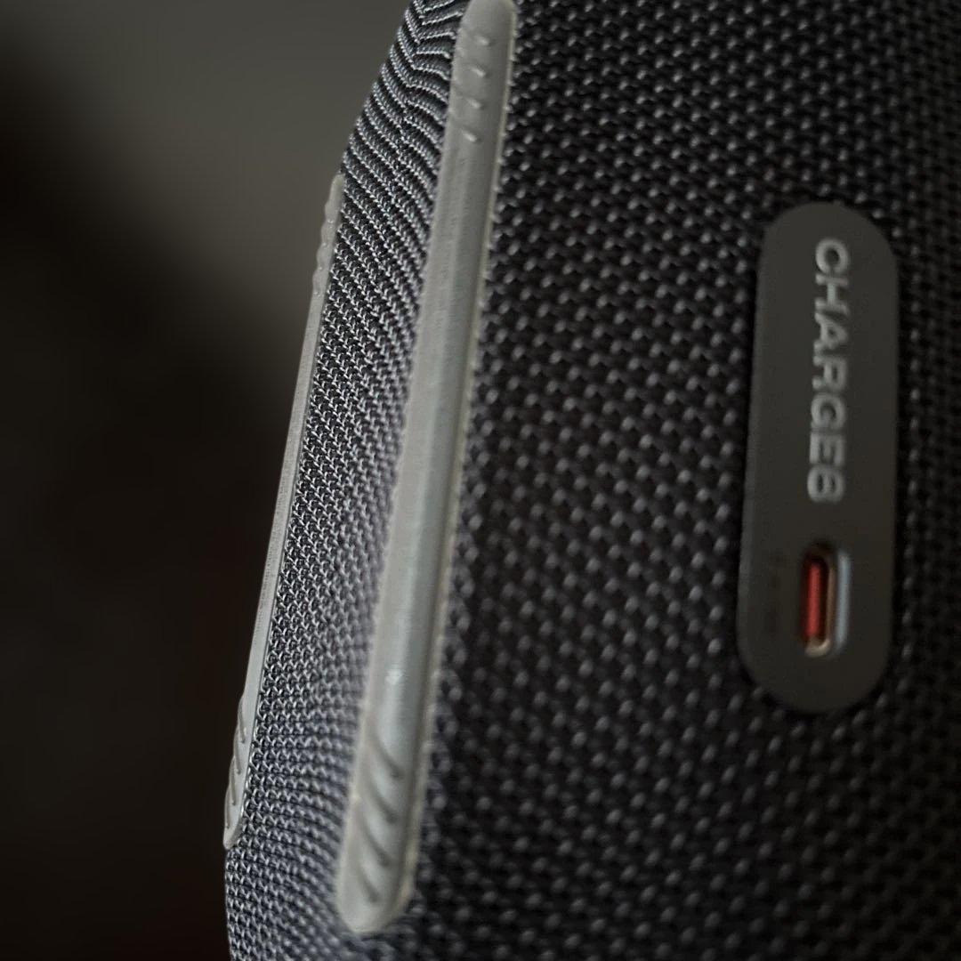 美品　JBL Charge 6 ポータブルスピーカー　 ブラック　お買い得品