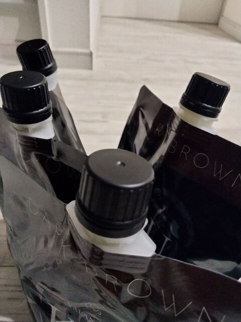 KURO　ダークブラウンクリームシャンプー 400g 4個セット！