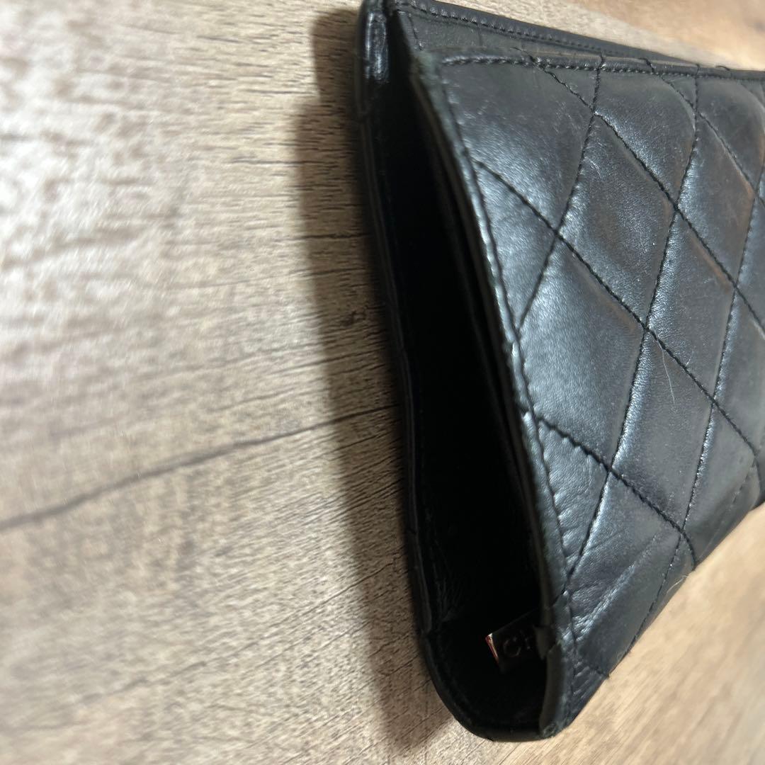 〝緊急値下げ〟 CHANEL二つ折財布