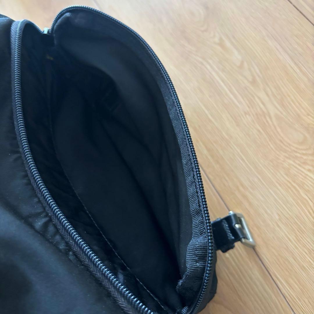 プラダ　ショルダーバック