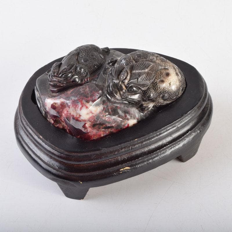中国　玉石鶏血石彫刻　神獣　置物　唐木台付　C　9211