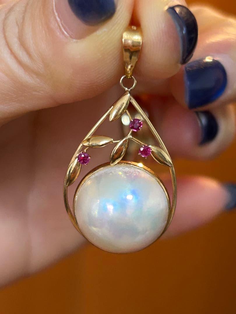 マベパールとルビーのペンダント