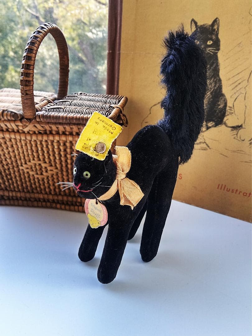 目が点になってるベルベット猫　トムキャット　シュタイフ　★ALL ID’ｓ　黒猫