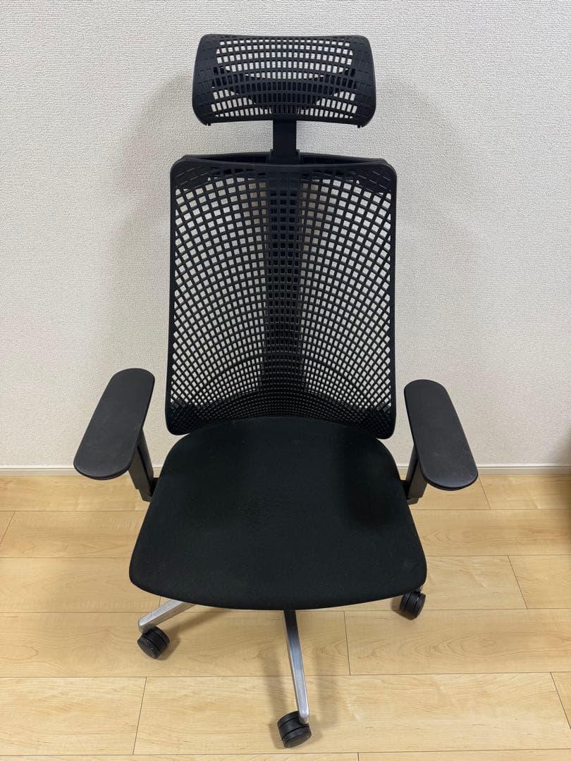 イトーキ　サリダyl9　可動肘付　黒