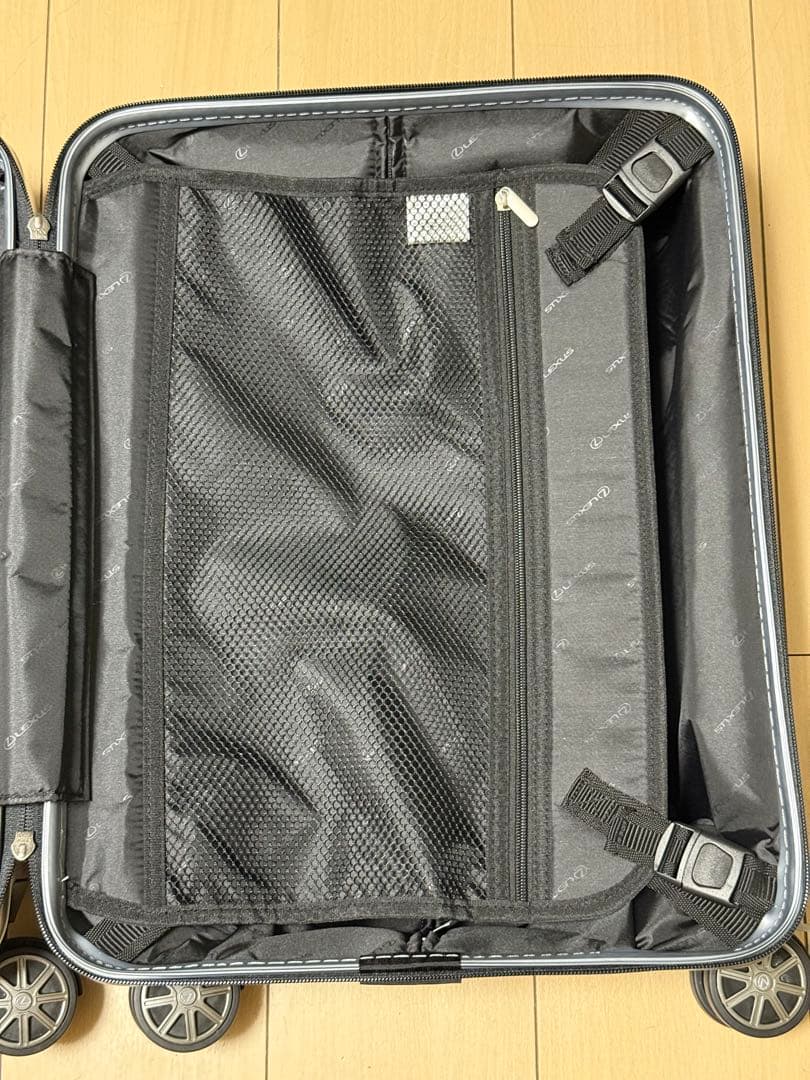 Lexus キャリーケース　機内持ち込み