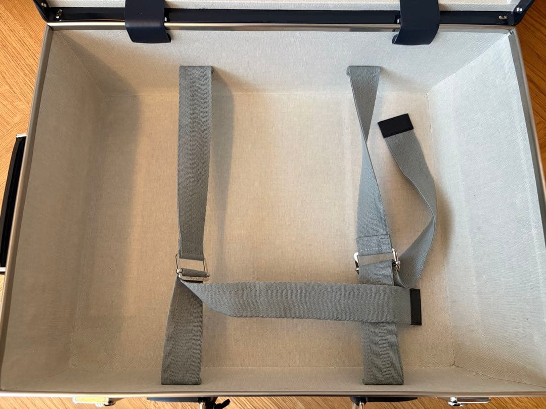 【再度お値下げ・美品】グローブトロッターネイビー2輪