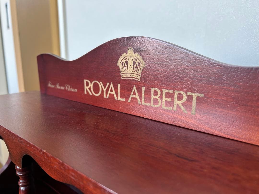 ロイヤルアルバート　フラワーオブザマンス　ティーカップボード　ディスプレイ棚