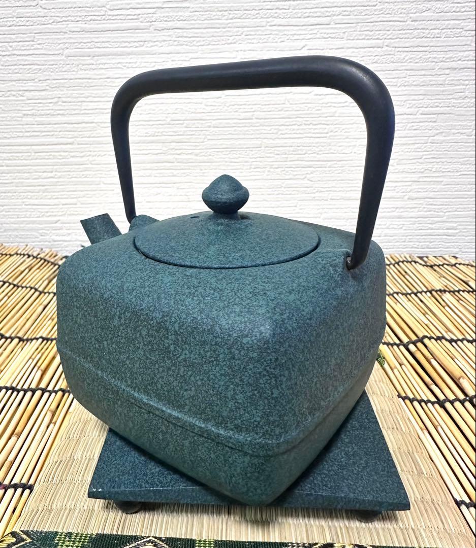 菊地保寿堂奥山清行デザインティーポットよほうＳ　鉄瓶敷きおりがみ　南部鉄瓶
