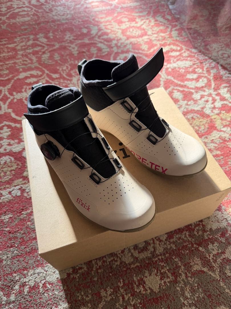 美品　Fizik TERRA ARTICA GTX EU41サイズ