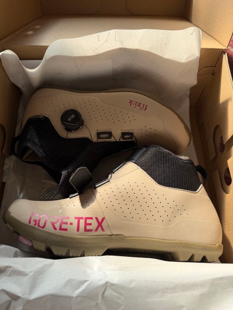 美品　Fizik TERRA ARTICA GTX EU41サイズ