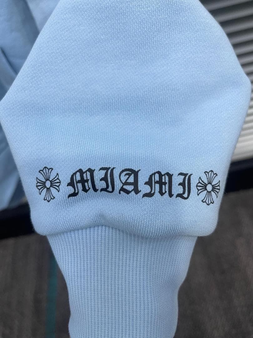 新品未使用クロムハーツ 水色パーカー