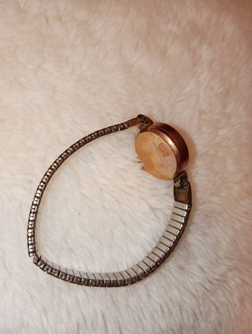 手巻き時計 小型　アンティーク裏蓋14金刻印です　ガラス無しです