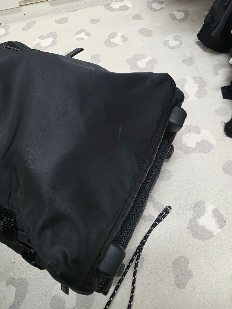 機内持ち込みOK PRADA 2VQ001 ブラック キャリーケース