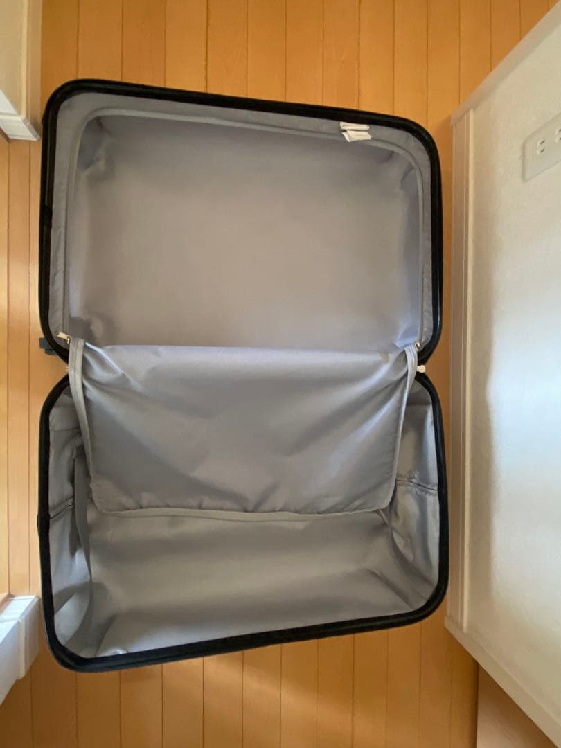 希少！美品！ディズニー　アウラニ　ダッフィー　スーツケース