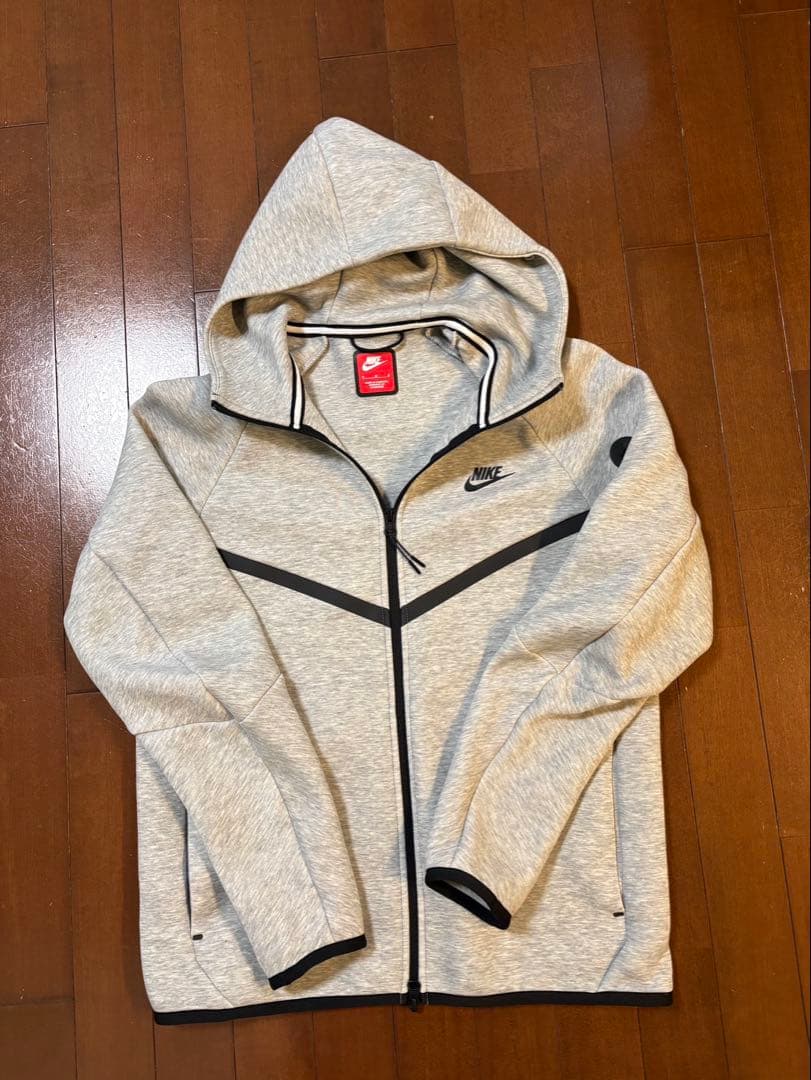 Nike テックフリース グレー