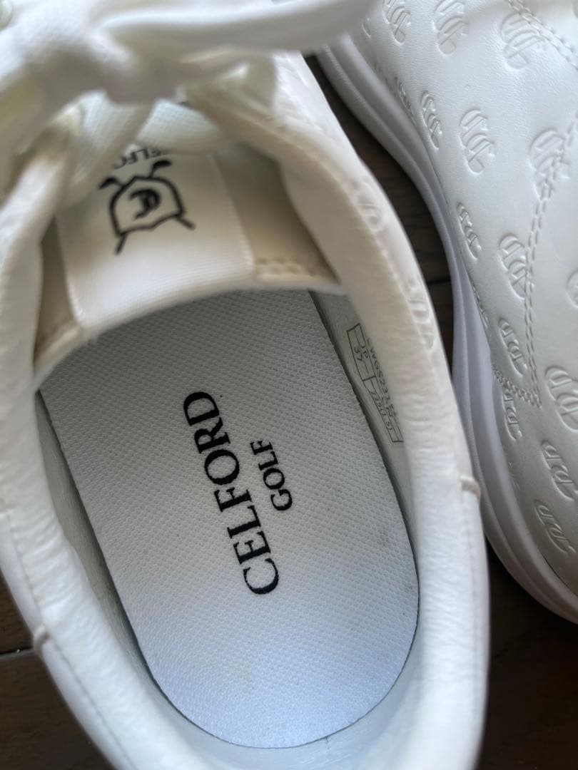 A！定価27500円　ロゴエンボススパイクレスシューズ