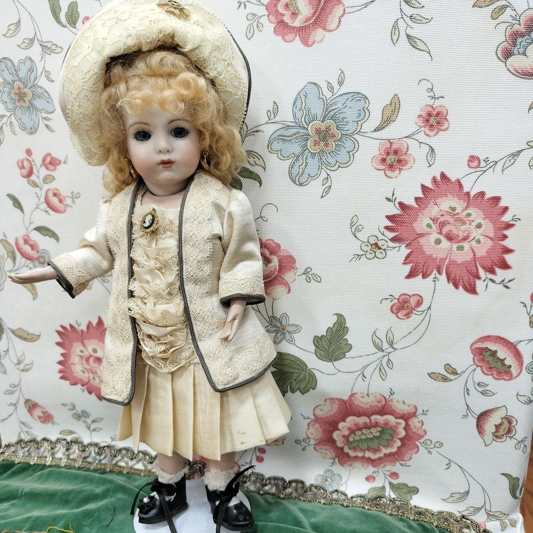 ビスクドール　ハンドメイドの磁器陶器製人形