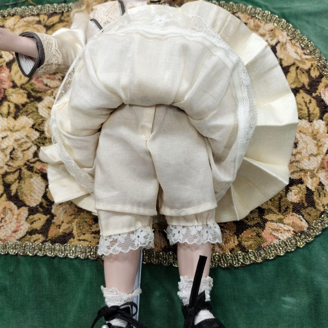 ビスクドール　ハンドメイドの磁器陶器製人形