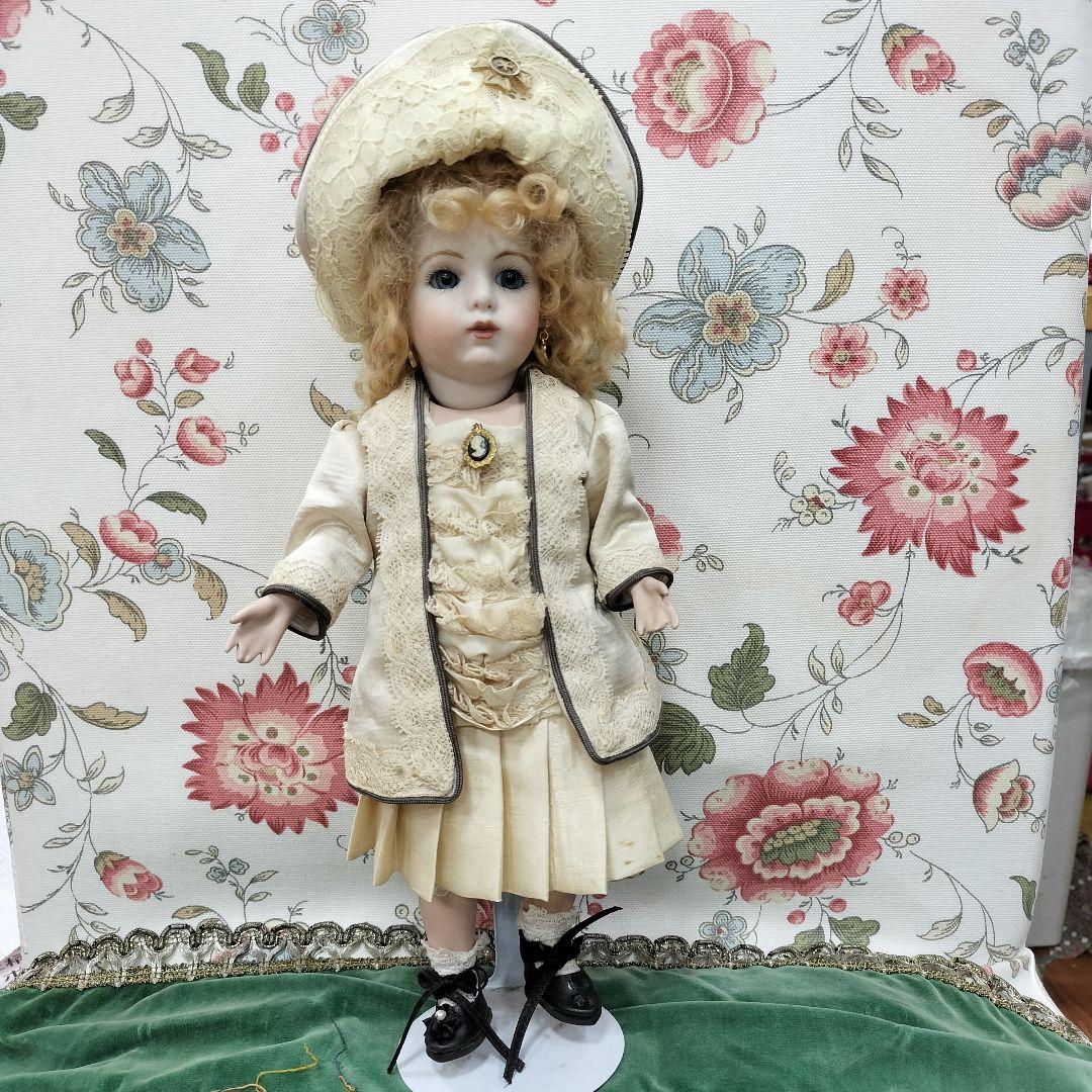 ビスクドール　ハンドメイドの磁器陶器製人形