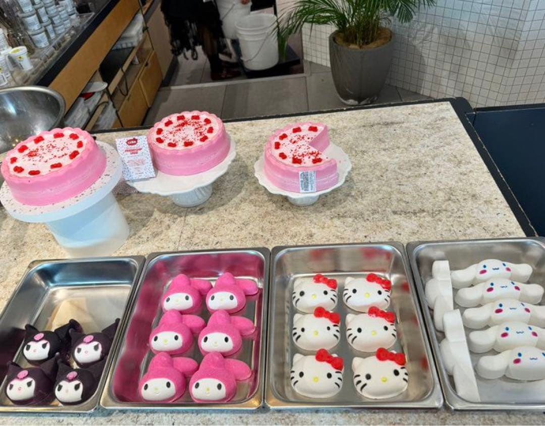 LUSH 香水 ハローキティ＆フレンズ パフューム サンリオ コラボ 限定