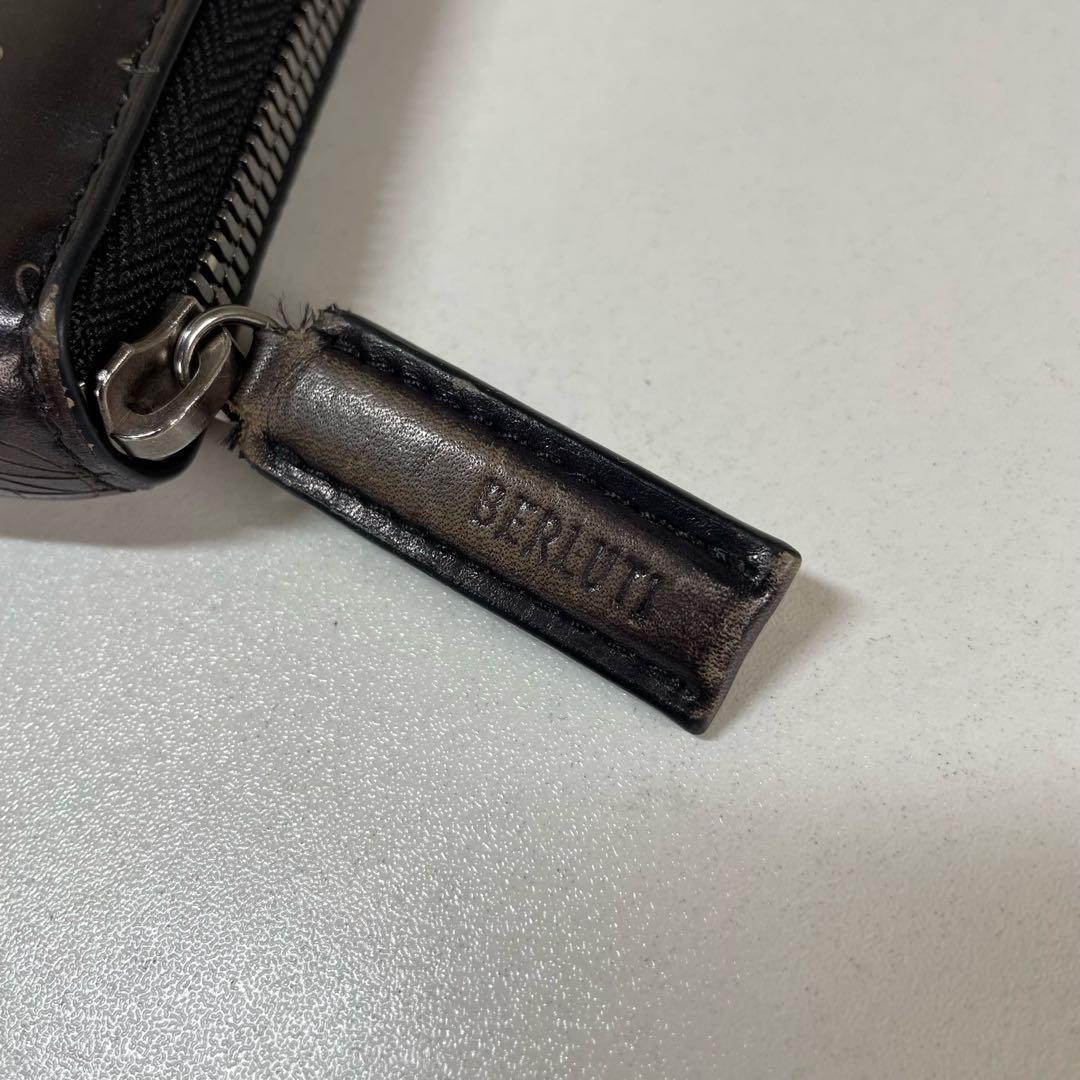 ベルルッティ　カリグラフィ　ラウンドファスナー　レザー長財布　ネイビー
