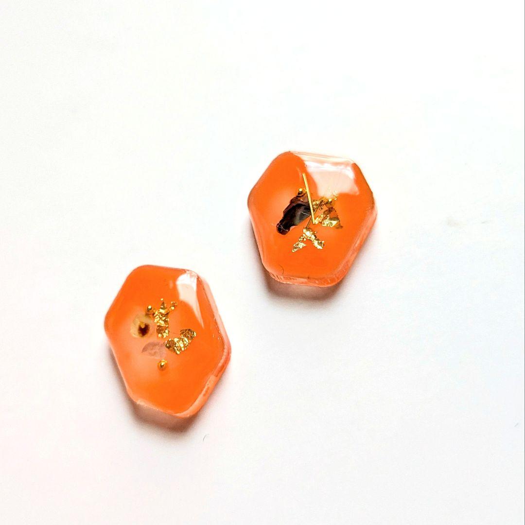 #059 ハンドメイドピアス　イヤリング　レジン　ゴールド　モノトーン