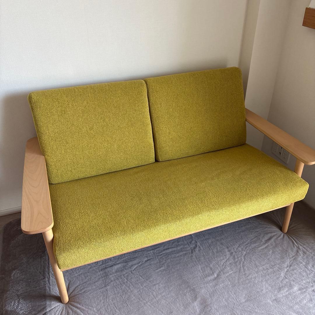 2人掛けソファ　カリモク家具