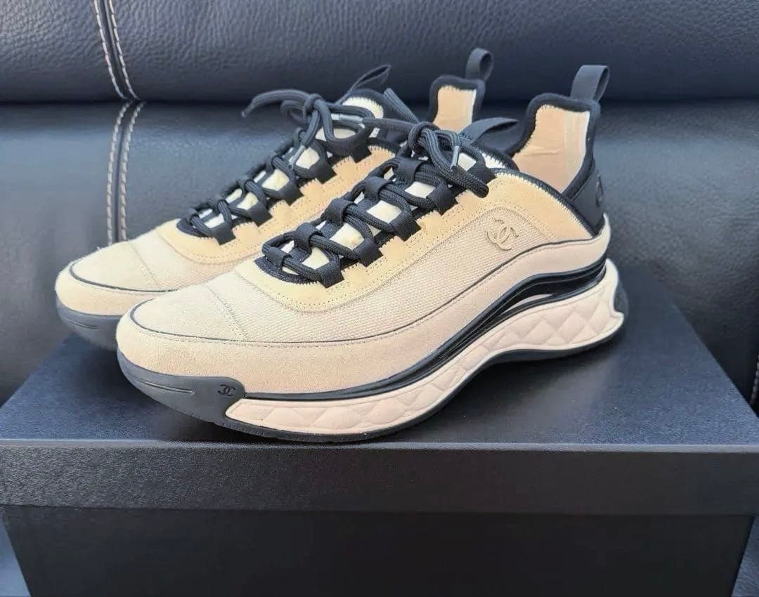 シャネルスニーカー　サイズ４２　　　　　　　　　　　　　リカラー補修しております