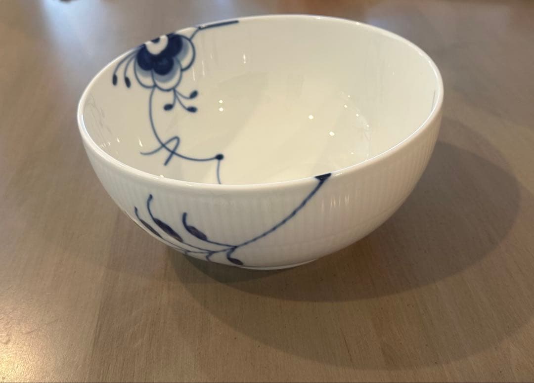 ブルーフルーテッド メガ ボウル 21cm