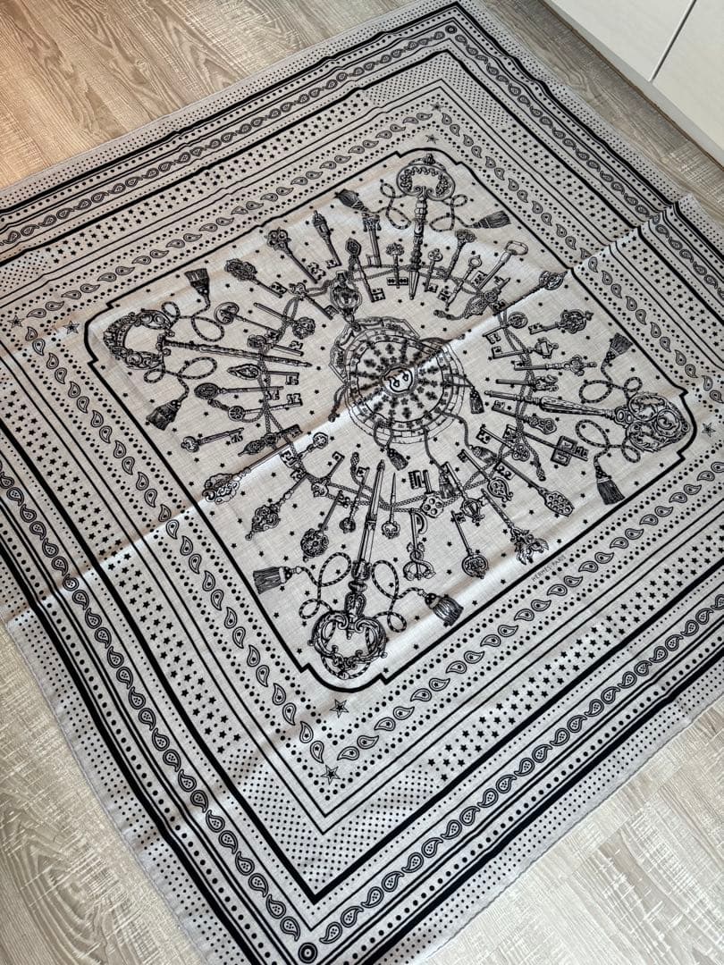 良品　エルメス　20AW LES CLES　レクレ バンダナ カレジェアン140