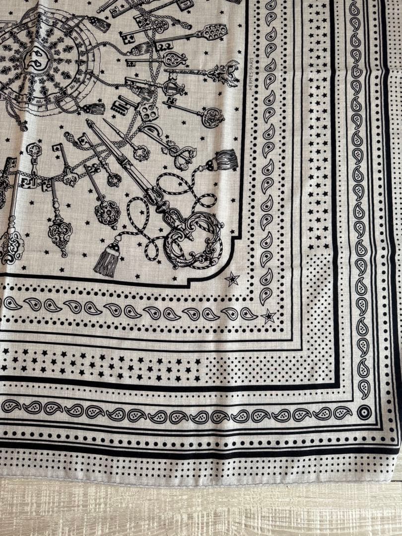 良品　エルメス　20AW LES CLES　レクレ バンダナ カレジェアン140