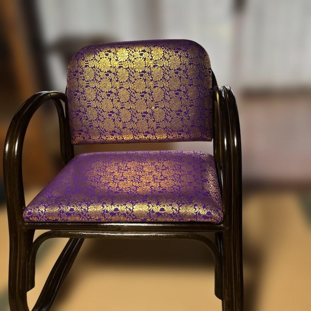 紫色と金色の模様の座椅子