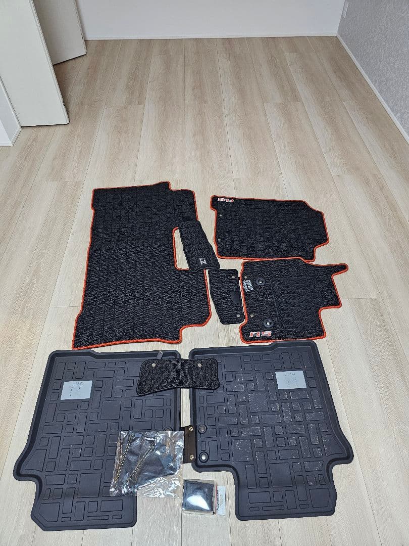 ホンダN-ONE RS MT 　フロワーマット　シフトブーツ　シフトノブ