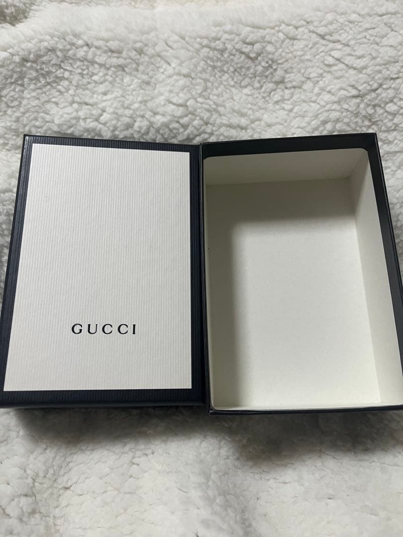 GUCCI グッチ　二つ折り財布 ピンク さくらんぼ