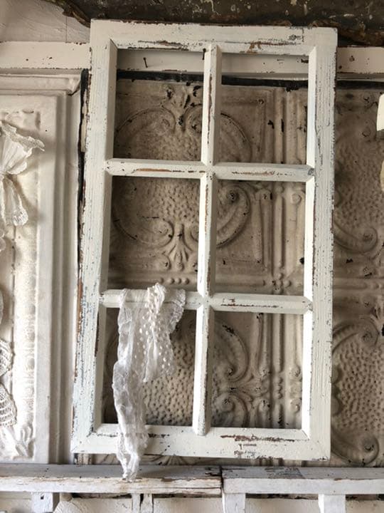 シャビーシック 窓　格子窓　ホワイトペイント
