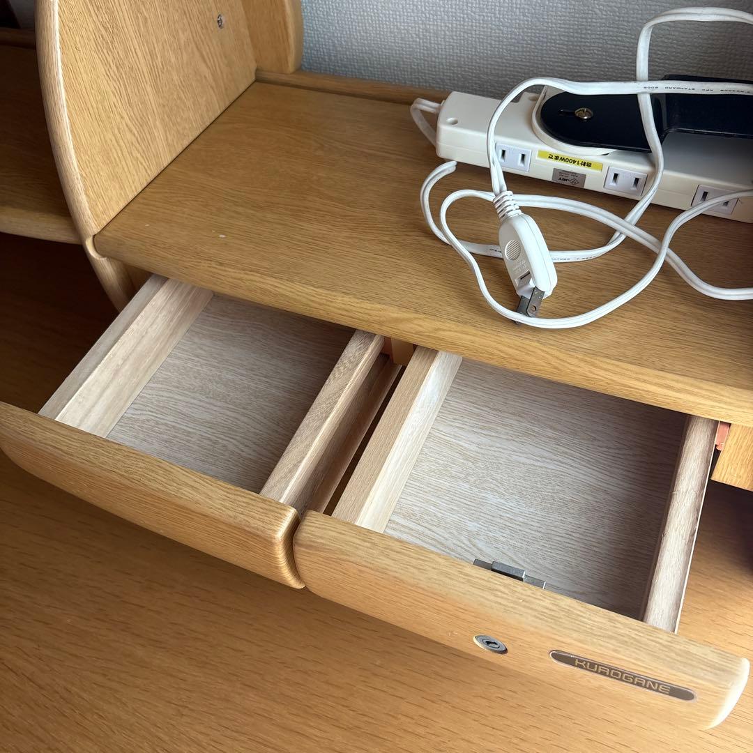 ②棚＆ライト(勉強机別出品)中古 くろがね