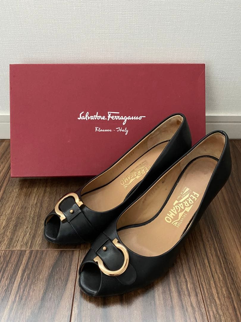 サルヴァトーレフェラガモ サンダル ハイヒール　24.5cm