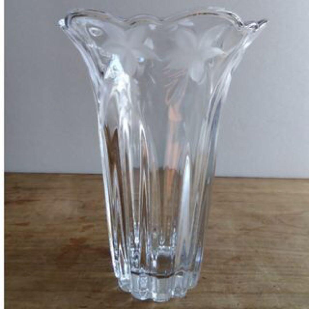 クリスタルガラス フラワーモチーフ花瓶
