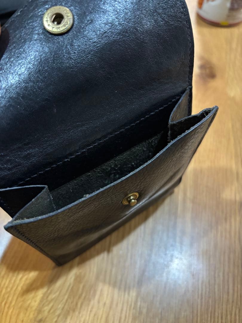 美品　イルビゾンテ　二つ折り財布　黒　ブラック　レザー