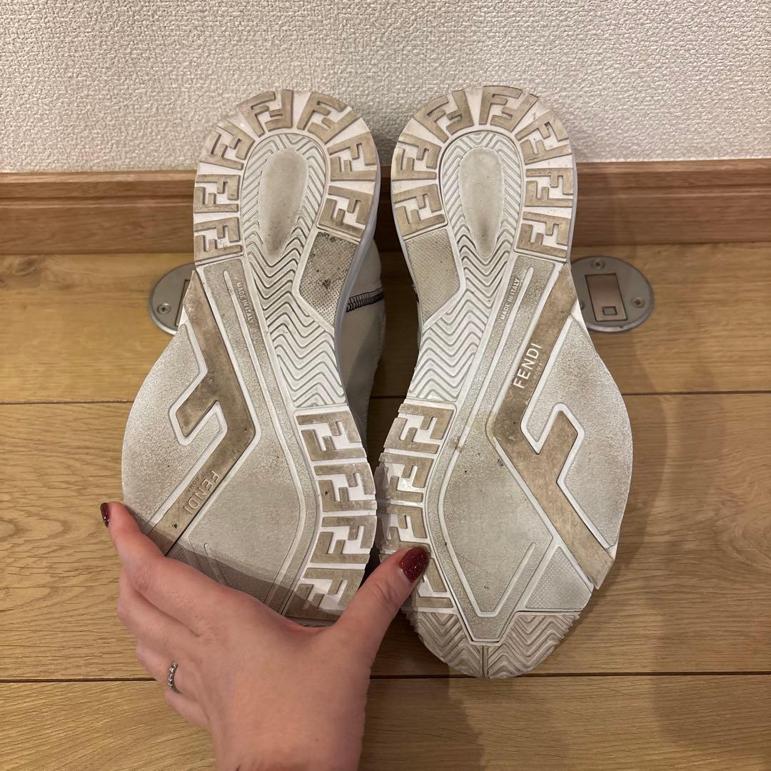 fendiflow スニーカー　レディース　FENDI フロー