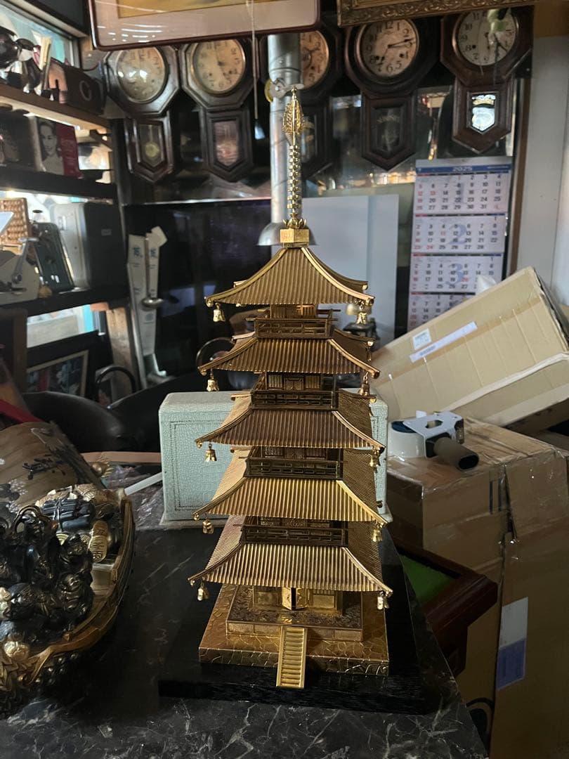 高岡銅器五重の塔、五重の塔、金の五重の塔、金色五重の塔、鉄製に金