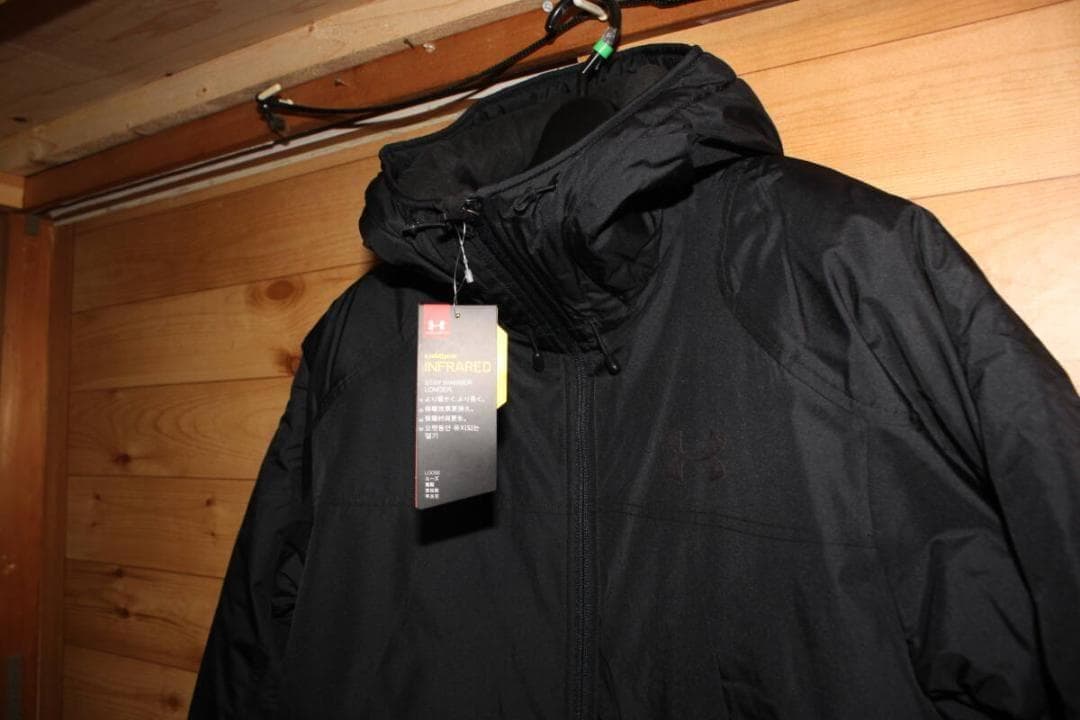 MD　黒　アンダーアーマー中綿入りウインドブレーカーベンチコート 1305629