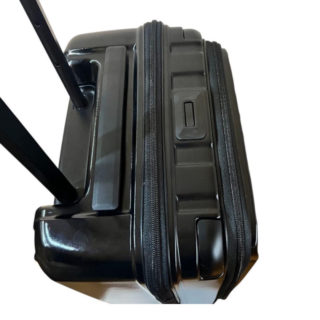 BERMAS バーマス 34L４輪キャリー　キャスターロック　ドリンクホルダー付