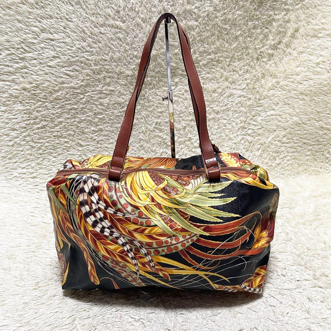 【美品】フェラガモ　ボストンバッグ　肩掛け可　ボタニカル　総柄　ゴールド金具