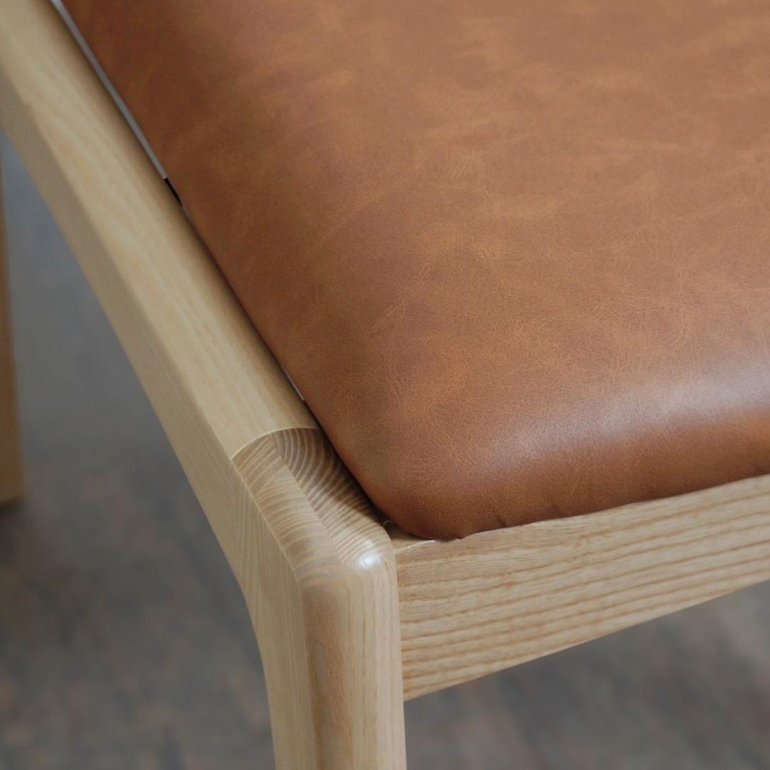 1脚【新品】天然木　ダイニングチェア　北欧　韓国　スタイリッシュ　アウトレット